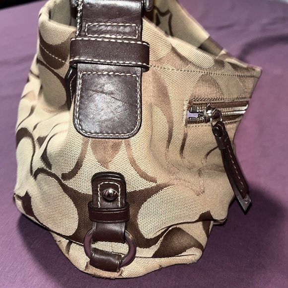 Coach purse! In Excellent used condition! π - Picture 16 of 16